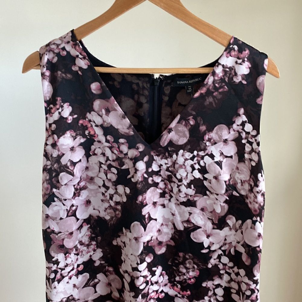 NWT Sleeveless V-neck Floral Shift Dress by BR - Picture 5 of 13